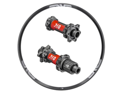 R2BIKE Laufradsatz 29" TR | DT Swiss 240 MTB Straightpull 6-Loch Naben | ENVE Carbon Felgen