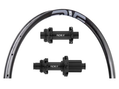 R2BIKE Laufradsatz 28" Disc GRV | Newmen Road Straightpull Center Lock Naben | ENVE Gravel Carbon Felgen