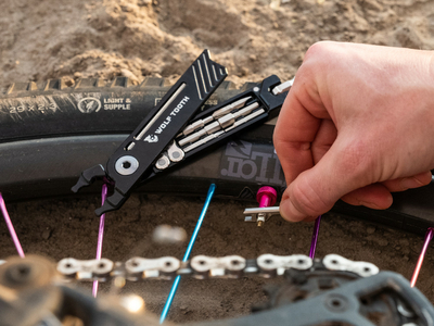 WOLFTOOTH Multi Tool ultra light 8-Bit Pack Pliers | 17 Funktionen schwarz