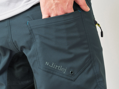 DIRTLEJ Bike Shorts Trailscout Waterproof | steel blue/lime