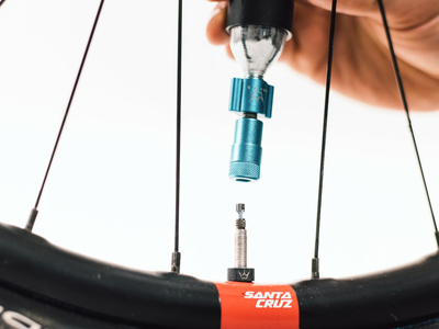 PEATYS Holeshot CO2 Tyre Inflator Road & Gravel 16g | silver