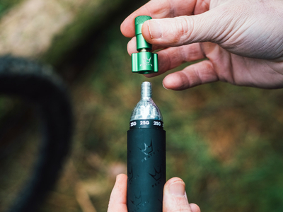 PEATYS Holeshot CO2 Tyre Inflator MTB 25g | bourbon