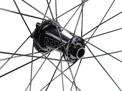 NONPLUS COMPONENTS Laufradsatz AM319 32 Loch Pillar Wing 6 Loch | Carbon Felgen SRAM XD