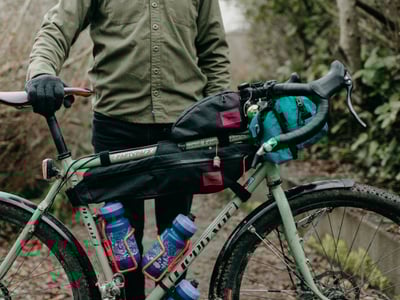 SWIFT INDUSTRIES Hold Fast Half Frame Bag | black 4,0 liter