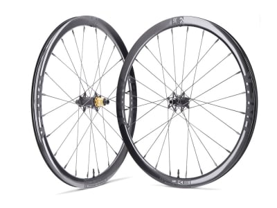 ONE-K Laufradsatz RD Ultimate Carbon Clincher | Duke Baccara 36 Ultra Felgen | NONPLUS Naben | schwarz 11-/12- fach Shimano Road