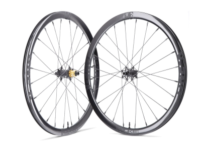 ONE-K Laufradsatz RD Ultimate Carbon Clincher | Duke Baccara 36 Ultra Felgen | NONPLUS Naben | schwarz 13-fach Campagnolo N3W