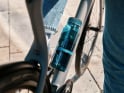 FIDLOCK Trinkflasche TWIST bottle 700 life + Halterung bike base Set | 700 ml transparent blue