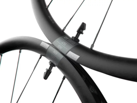 DT SWISS Hinterrad 28" ER 1400 Dicut Center Lock 25...