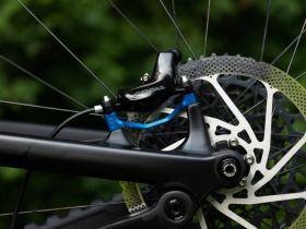 OAK COMPONENTS Adapter Post Mount Plasmadapt | +23 mm | blue