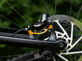 OAK COMPONENTS Adapter Post Mount Plasmadapt | +23 mm | gold