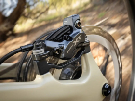 SHIMANO Deore XT Disc Brake 4-Pistons BL-M8200 + BR-M8220...