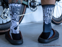 MALDITA BUENA SUERTE X R2BIKE Socken Squeeek | schwarz L | 41-43