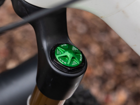OAK COMPONENTS Air Cap Fork Cap | grün