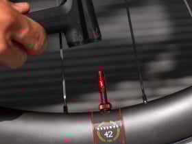 BBB CYCLING CoreCap Valve Caps 2 pieces | red