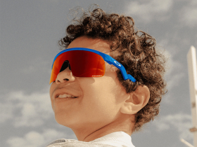 OAKLEY Junior Sunglasses Resistor Sky Blue | Prizm Ruby...