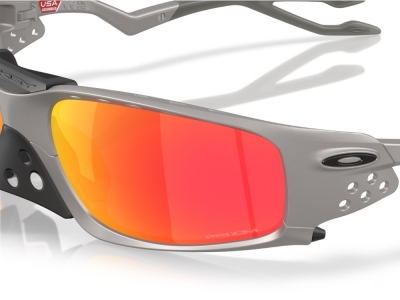 OAKLEY Sunglasses Plantaris SQ Titanium | Prizm Ruby OO9529-0561
