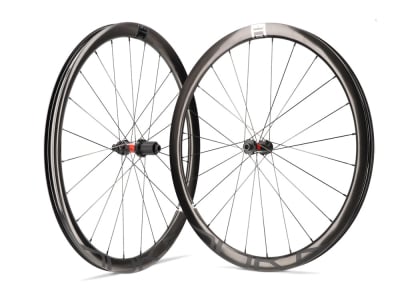 R2BIKE Laufradsatz 28" Disc RR | DT Swiss 240 | Duke Baccara X 36 SLR2 | Shimano Road | Sapim CX-Ray